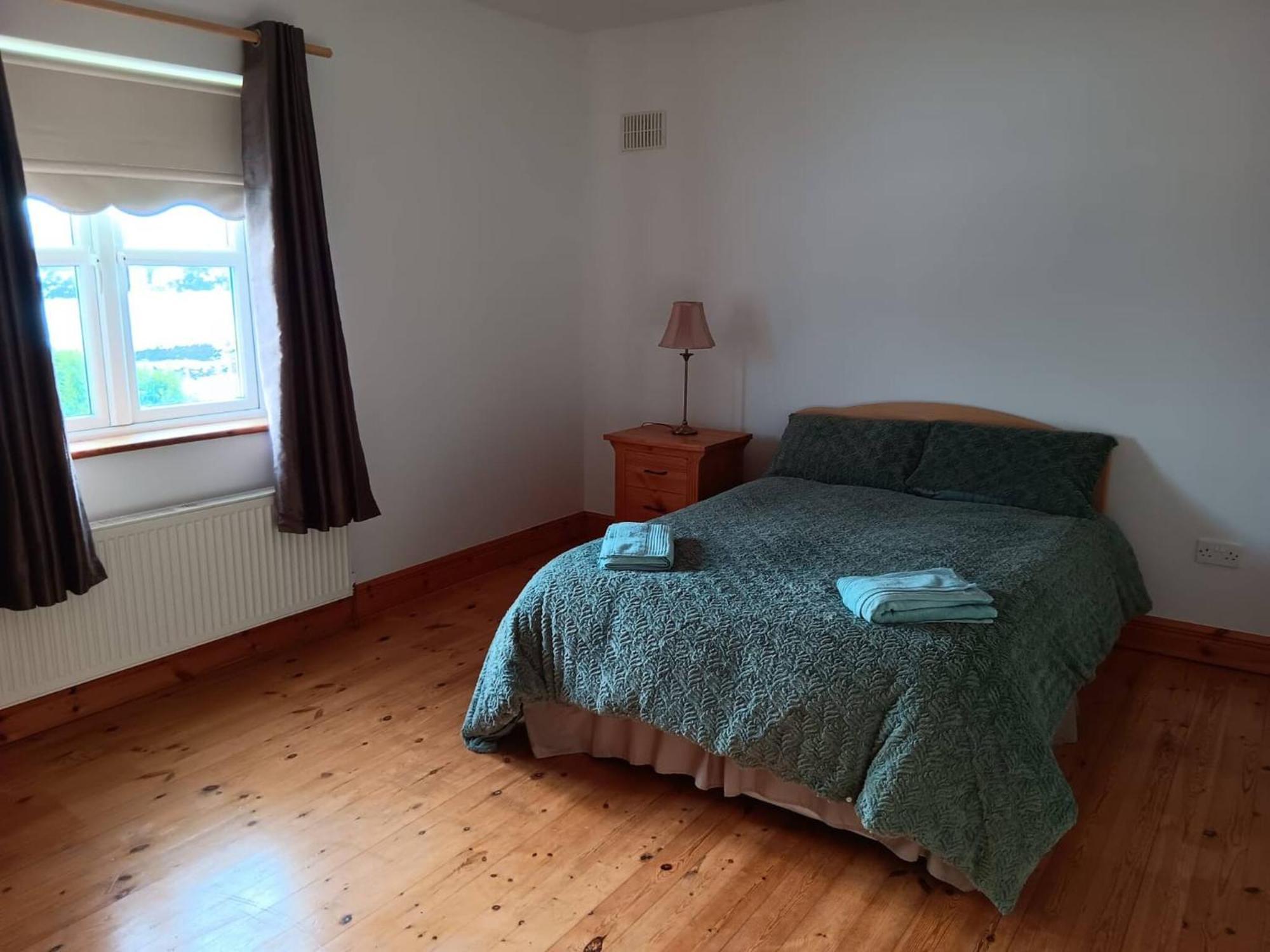 In Guest - 4, Williamstown, Ireland Guest house