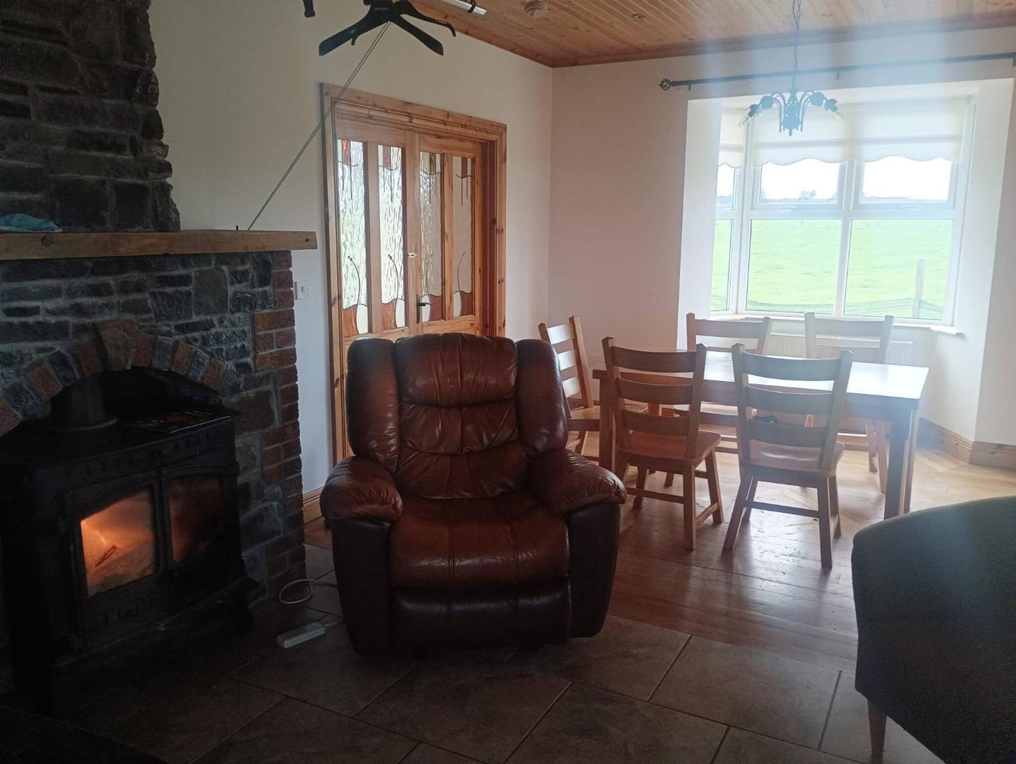 In Guest - 4, Williamstown, Ireland Crumlin (Mayo)